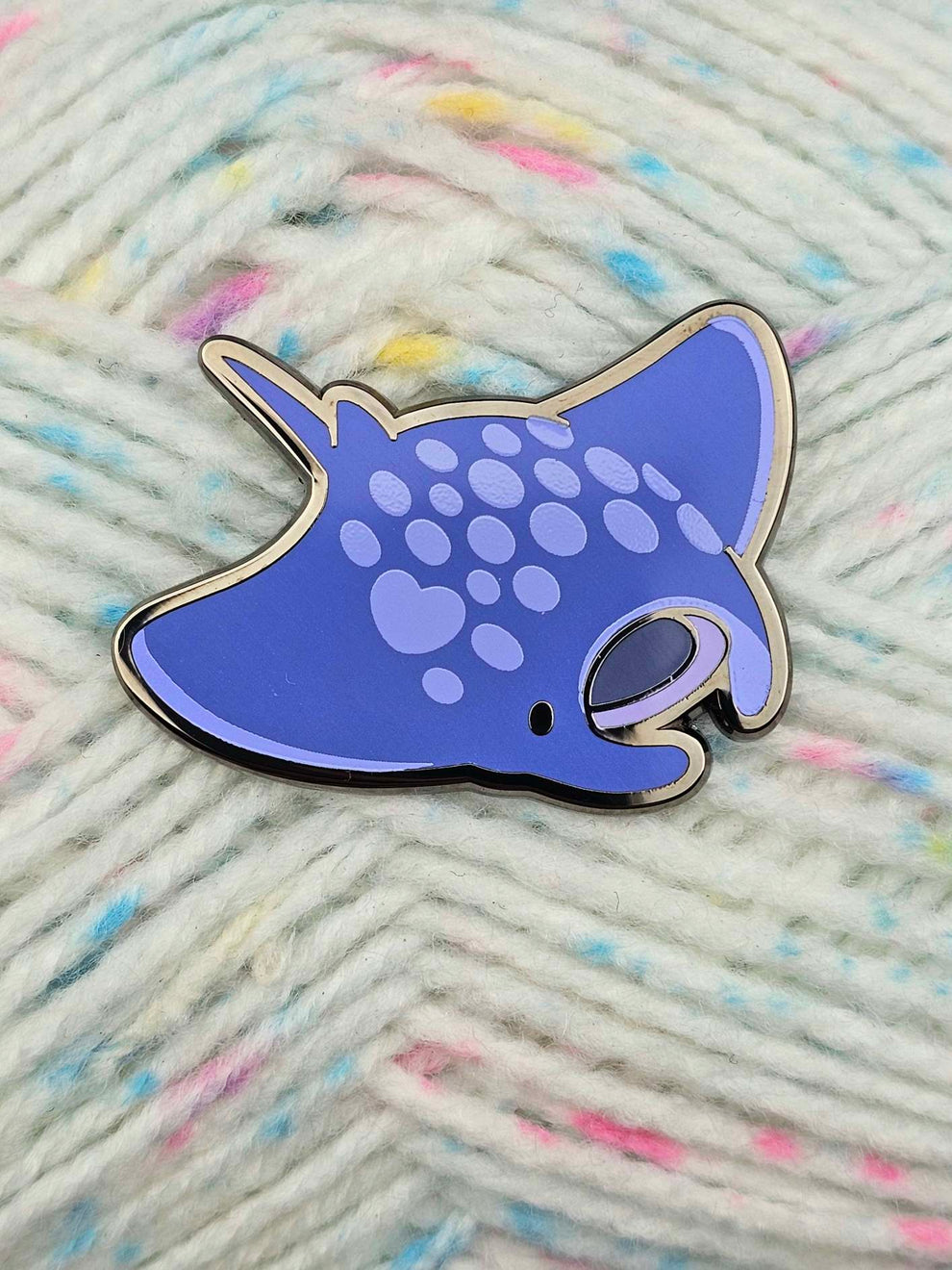 Spotted Manta Ray Pin – Pinstachiio
